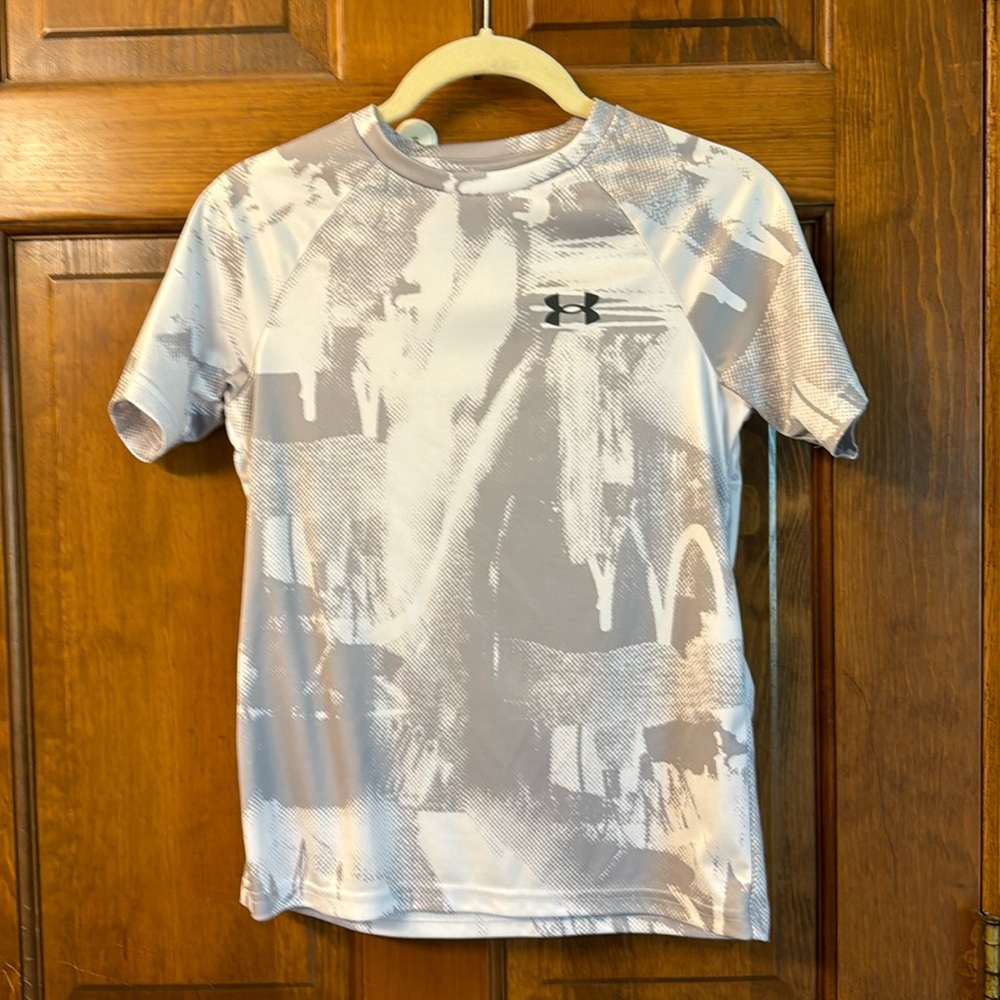 UA tech material t-shirt